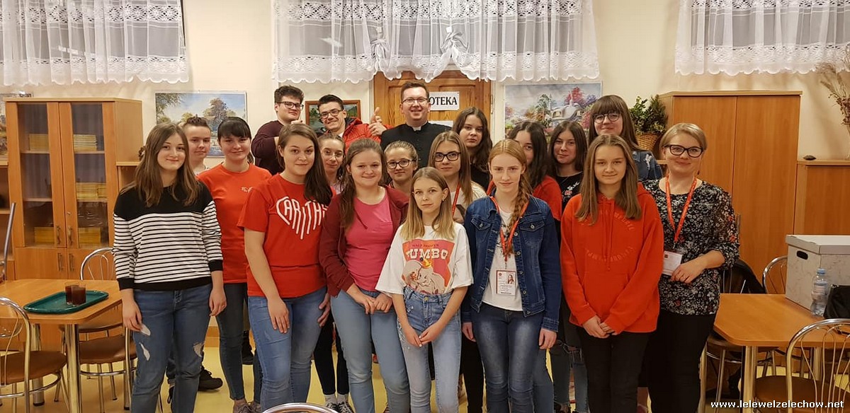 Spotkanie na świetlicy z opiekunem Parafialnego Koła Caritas