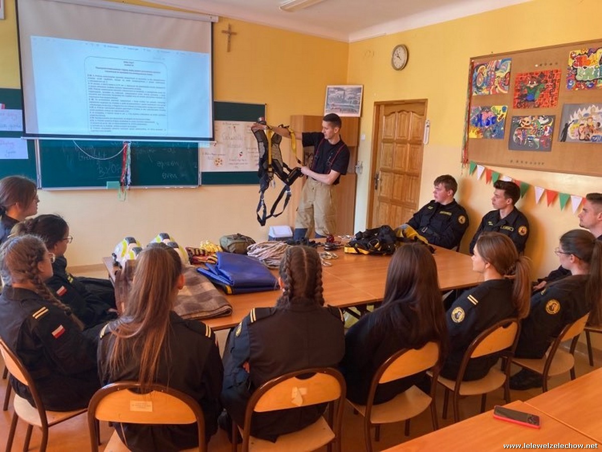 Zajęcia z ratownictwa wysokościowego