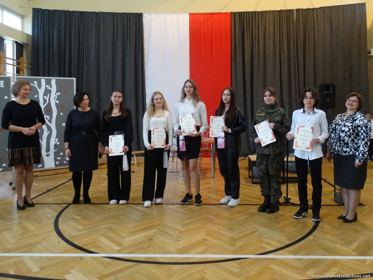 Święto szkoły - część 3. Nagrody w szkolnych konkursach.