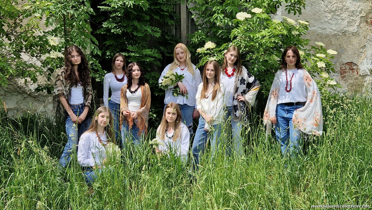 Projekt "Mapa Wiosny. Na ludowo" - sesja zdjęciowa w plenerze